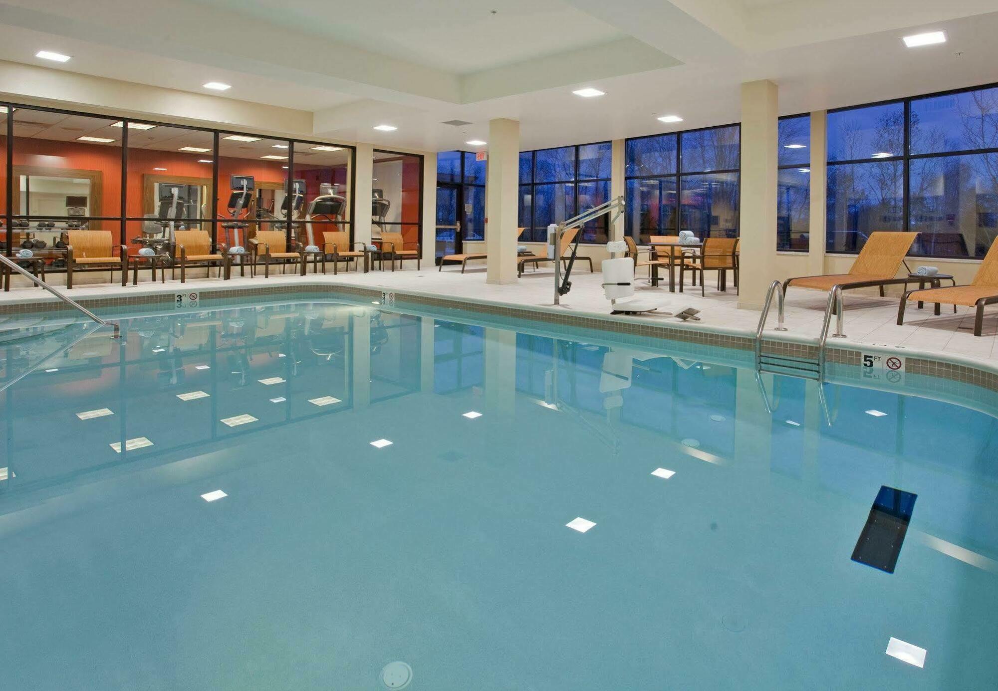 Courtyard By Marriott Pittsburgh North/Cranberry Woods Hotel Cranberry Township Exterior foto